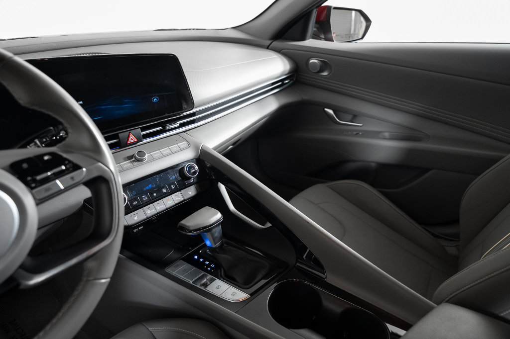 Certified 2025 Hyundai Elantra SEL FWD image 27