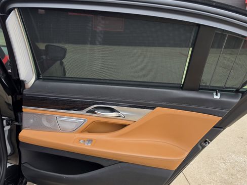 Used 2021 BMW 740i w/ M Sport Package image 31