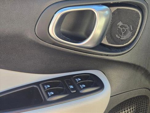 Used 2018 FIAT 500L Trekking w/ Popular Equipment Group image 8