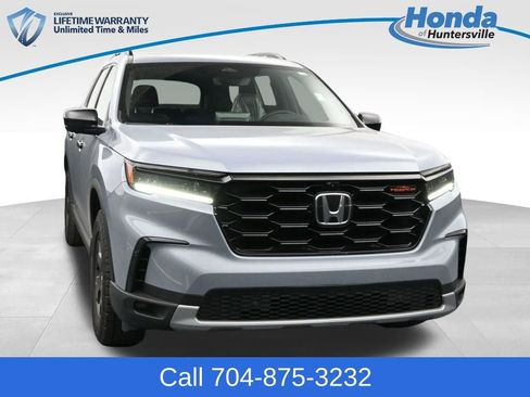 Used 2025 Honda Pilot TrailSport image 1