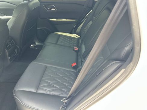 Certified 2025 Nissan Rogue Platinum w/ Platinum Premium Package FWD image 22