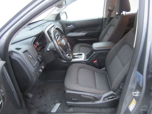 Used 2022 Chevrolet Colorado LT w/ LT Convenience Package image 9