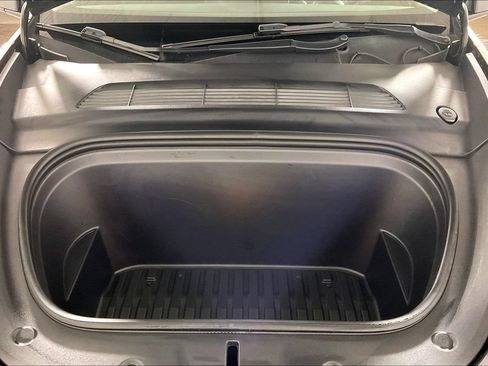 Used 2022 Tesla Model Y Long Range AWD/4WD image 9
