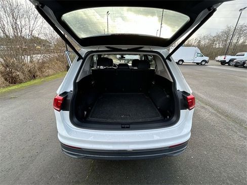 Used 2022 Volkswagen Tiguan SE image 24
