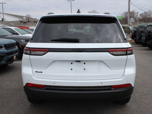 Used 2023 Jeep Grand Cherokee Altitude AWD/4WD image 28