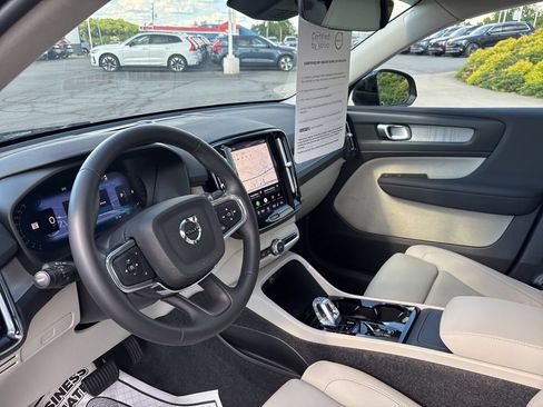 Certified 2026 Volvo XC40 B5 Plus AWD/4WD image 17