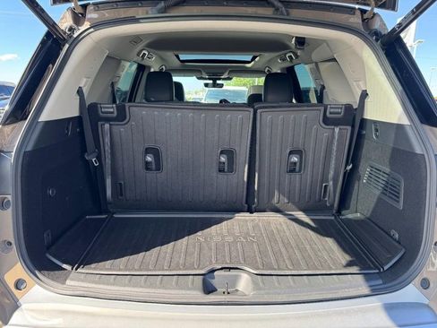 Used 2025 Nissan Pathfinder Platinum AWD/4WD image 6