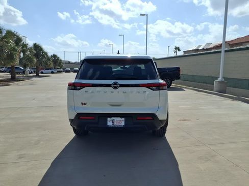 Used 2023 Nissan Pathfinder S FWD image 5