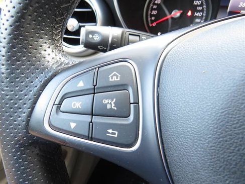 Used 2019 Mercedes-Benz GLC 300 4MATIC image 11