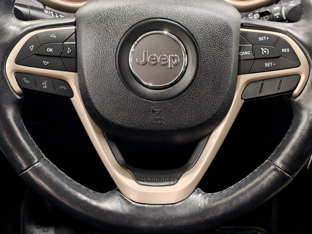 Used 2017 Jeep Cherokee Latitude w/ Cold Weather Group AWD/4WD image 5