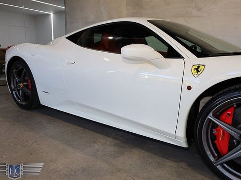Used 2014 Ferrari 458 Italia Coupe RWD image 9