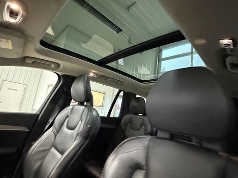 Used 2022 Volvo XC90 T8 Inscription image 9