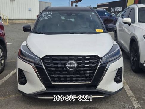 Used 2023 Nissan Kicks SR w/ SR Premium Package FWD image 11