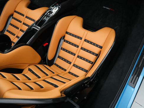 Used 2024 Ferrari SF90 Spider image 24