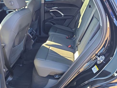 Used 2025 Audi Q5 Premium image 15