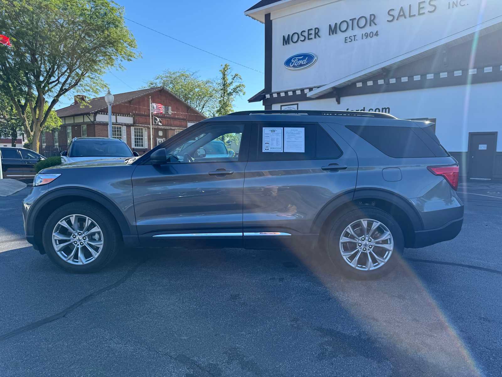 Used 2023 Ford Explorer XLT w/ Equipment Group 202A AWD/4WD image 10
