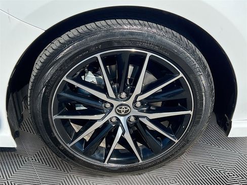 Used 2024 Toyota Camry SE image 28