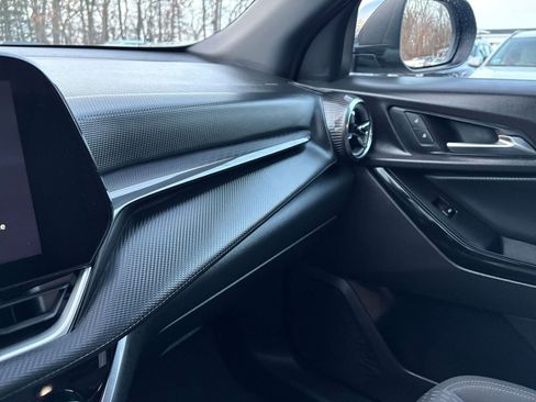 Used 2025 Chevrolet Equinox LT image 34