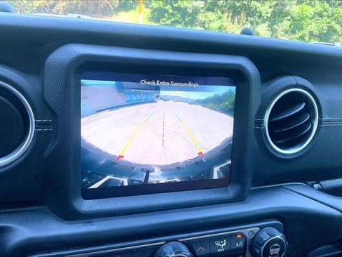 Used 2020 Jeep Wrangler Unlimited Sahara AWD/4WD image 22