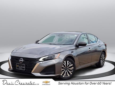 Used 2024 Nissan Altima 2.5 SV image 1