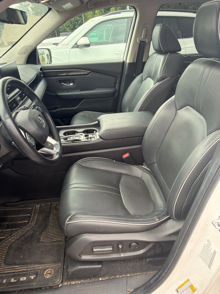 Used 2025 Honda Pilot Elite image 3