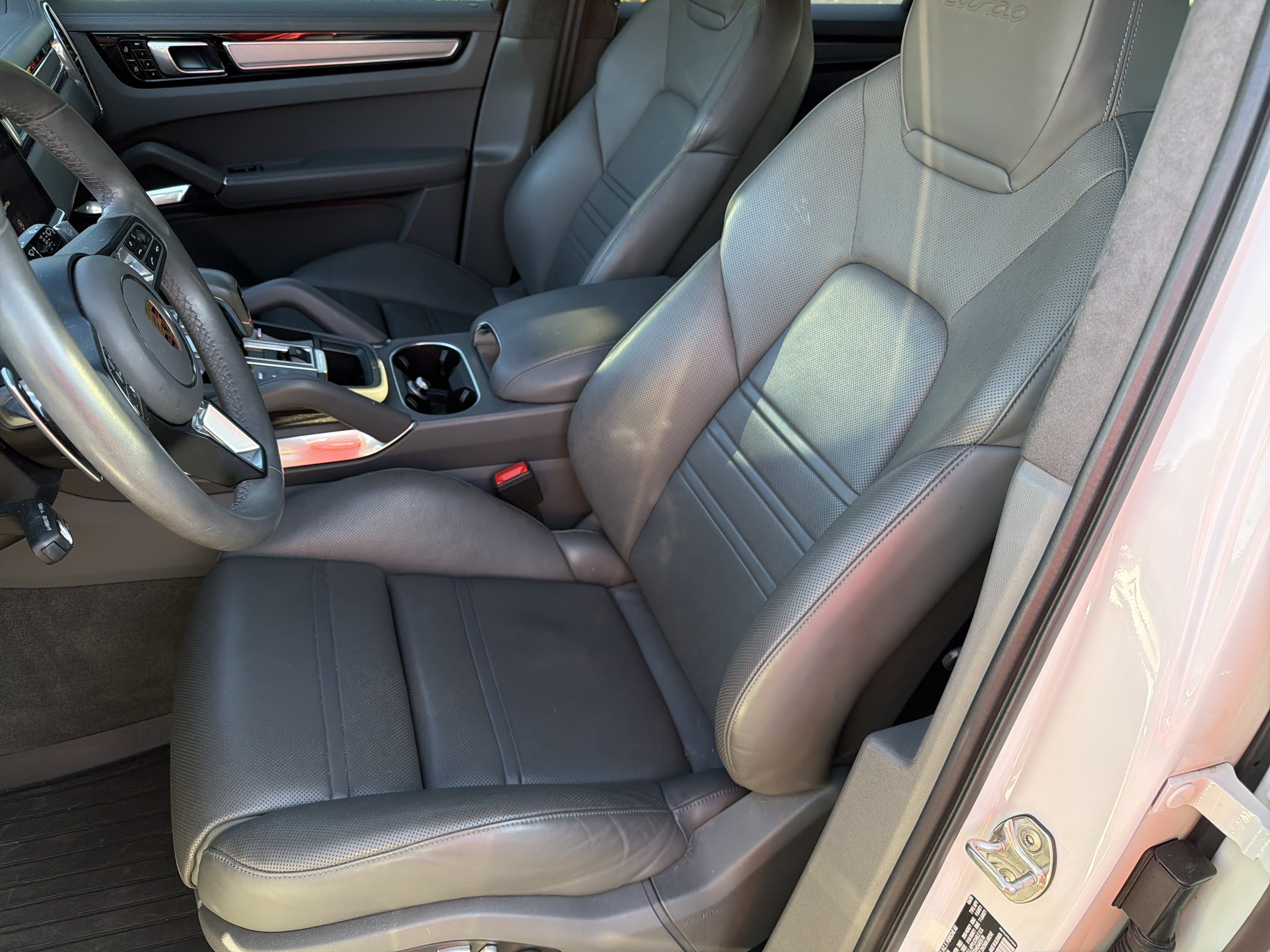 Used 2020 Porsche Cayenne Turbo AWD/4WD image 14