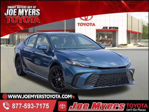 Used 2025 Toyota Camry SE FWD image 1