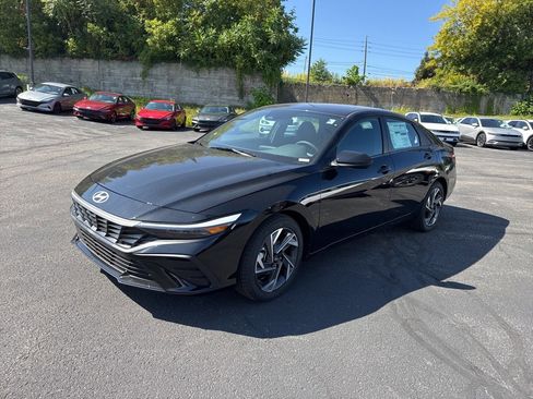 New 2025 Hyundai Elantra Sport image 3