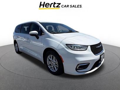 Used 2023 Chrysler Pacifica Touring-L