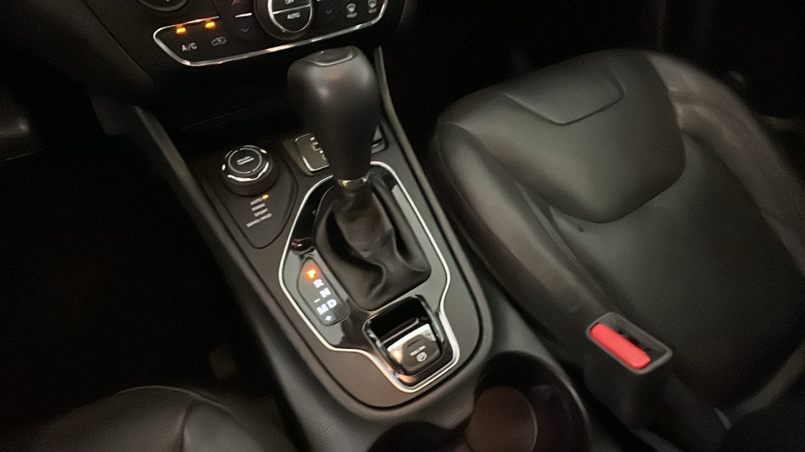 Used 2020 Jeep Cherokee Limited AWD/4WD image 25
