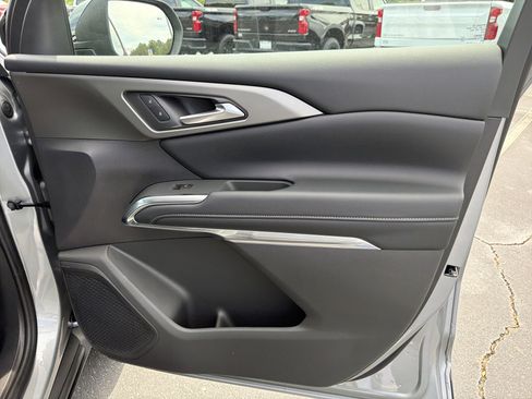 Used 2025 Chevrolet Traverse LT AWD/4WD image 14