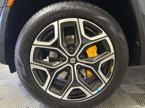 Used 2022 Rivian R1S Launch Edition Quad AWD/4WD image 9
