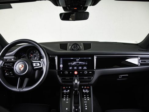 Certified 2026 Porsche Macan image 25