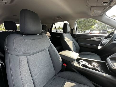 Certified 2025 Ford Explorer Active AWD/4WD image 35
