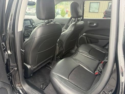 Used 2019 Jeep Compass Latitude FWD image 9