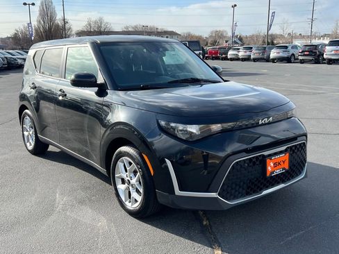 Used 2023 Kia Soul LX w/ Option Group 015 FWD image 7