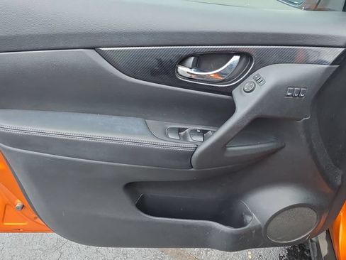 Used 2017 Nissan Rogue SL AWD/4WD image 25