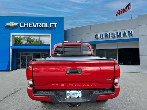 Used 2018 Toyota Tacoma TRD Sport image 4