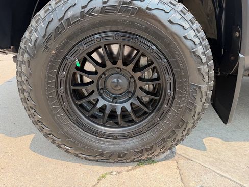 Used 2020 Toyota Tacoma TRD Off-Road w/ TRD Premium Off Road Package AWD/4WD image 39