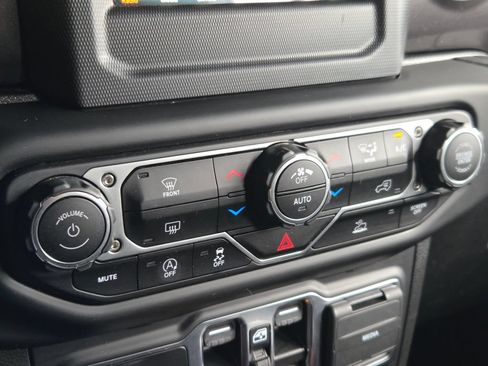 Certified 2022 Jeep Wrangler Unlimited Sport AWD/4WD image 10