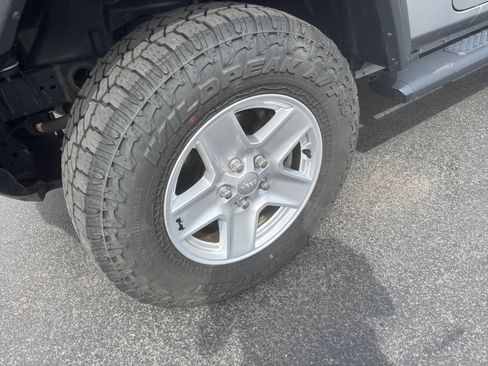 Used 2020 Jeep Gladiator Sport w/ Quick Order Package 24S AWD/4WD image 15