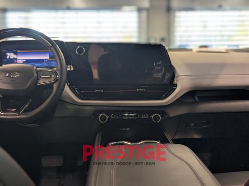 Used 2025 Chevrolet Silverado EV RST AWD/4WD image 23