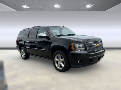 Used 2013 Chevrolet Suburban LTZ RWD image 6