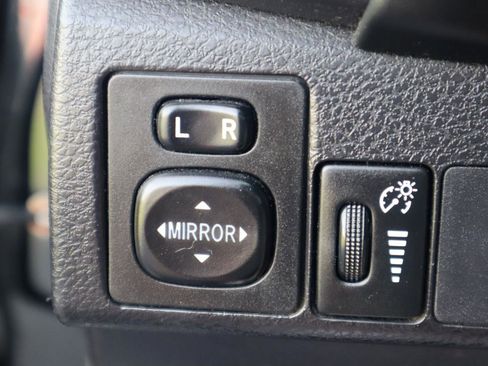 Used 2017 Toyota Corolla L FWD image 46