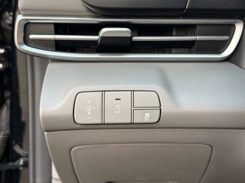 Used 2024 Hyundai Elantra SE image 29