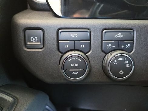 Used 2024 Chevrolet Silverado 1500 LT AWD/4WD image 10