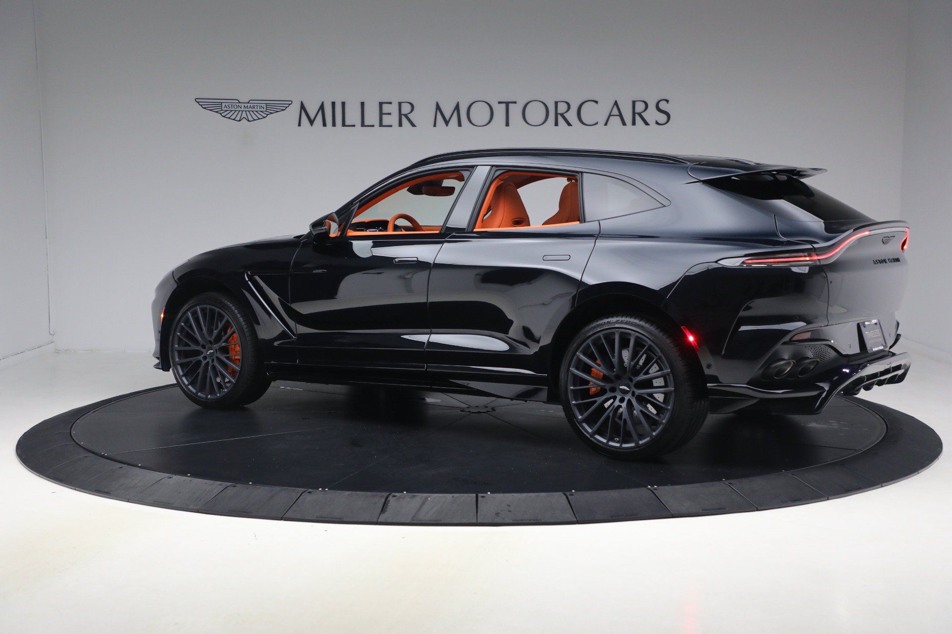 Used 2025 Aston Martin DBX 707 AWD/4WD image 4