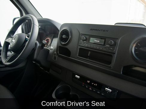 Used 2025 Mercedes-Benz Sprinter 144 Cargo image 19