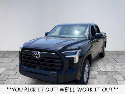 Used 2023 Toyota Tundra SR5 w/ SR5 Convenience Package RWD image 3