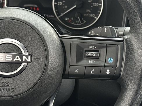 Used 2022 Nissan Rogue SV image 14